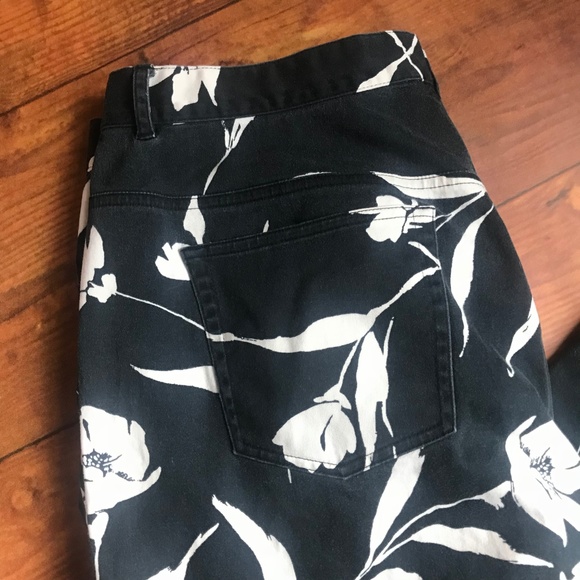 Ralph Lauren Cropped Navy Floral Pants - Picture 6 of 7